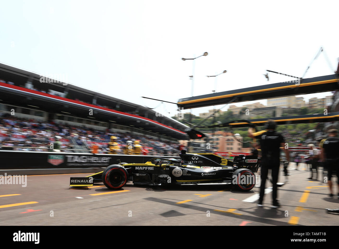 Monte Carlo, Monaco. 25th May, 2019. F1 Grand Prix of Monte Carlo, qualification day; Renault Sport F1 Team, Daniel Ricciardo Credit: Action Plus Sports/Alamy Live News Stock Photo
