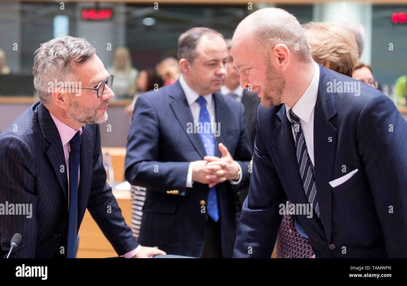 21 May 2019, Belgium, Brüssel: 21.05.2019, Belgium, Brussels: Federal Minister of State Michael Roth (L) speaks with the Finnish Minister for European Affairs, Culture and Sport Sampo Terho (R) before the start of a meeting of EU Ministers for General Affairs on 21 May 2019 in the Europa building in Brussels. The centre is the Polish Minister for European Affairs Konrad Szymanski. The General Affairs Council coordinates preparations for European Council meetings. It is also responsible for a number of overarching policy areas. The GAC is essentially composed of the Ministers for European Affai Stock Photo