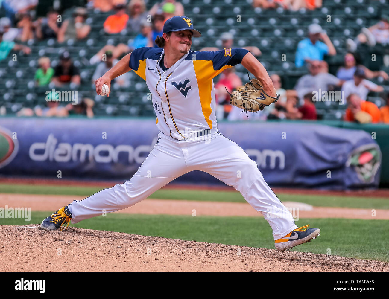 Oklahoma City, OK, USA. 25th May, 2019. West Virginia pitcher Sam Kessler (42) delivers a pitch during the 2019 Phillips 66 Big 12 Baseball Championship game between the West Virginia Mountaineers and the Oklahoma State Cowboys at Chickasaw Bricktown Ballpark in Oklahoma City, OK. Gray Siegel/CSM/Alamy Live News Stock Photo