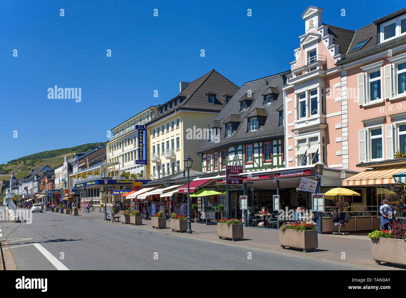 Shops and gastronomy at Rhine street, Ruedesheim, Unesco world heritage ...
