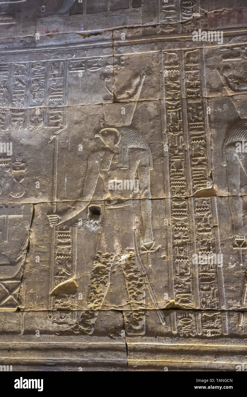 Life-size depiction of Horus in the temple in Edfu Stock Photo