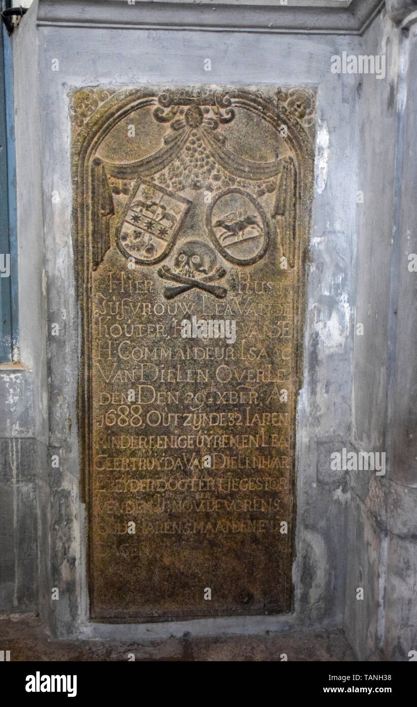 St. Francis CSI Church, Resting Place of Portuguese Explorer Vasco da Gama,  cochin, Kerala India - Dutch colonial grave with skull and crossbones Stock  Photo - Alamy