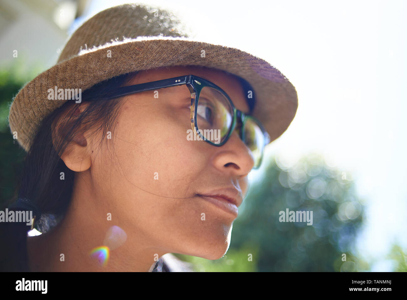 Asian woman wearing a straw hat hi-res stock photography and images - Alamy