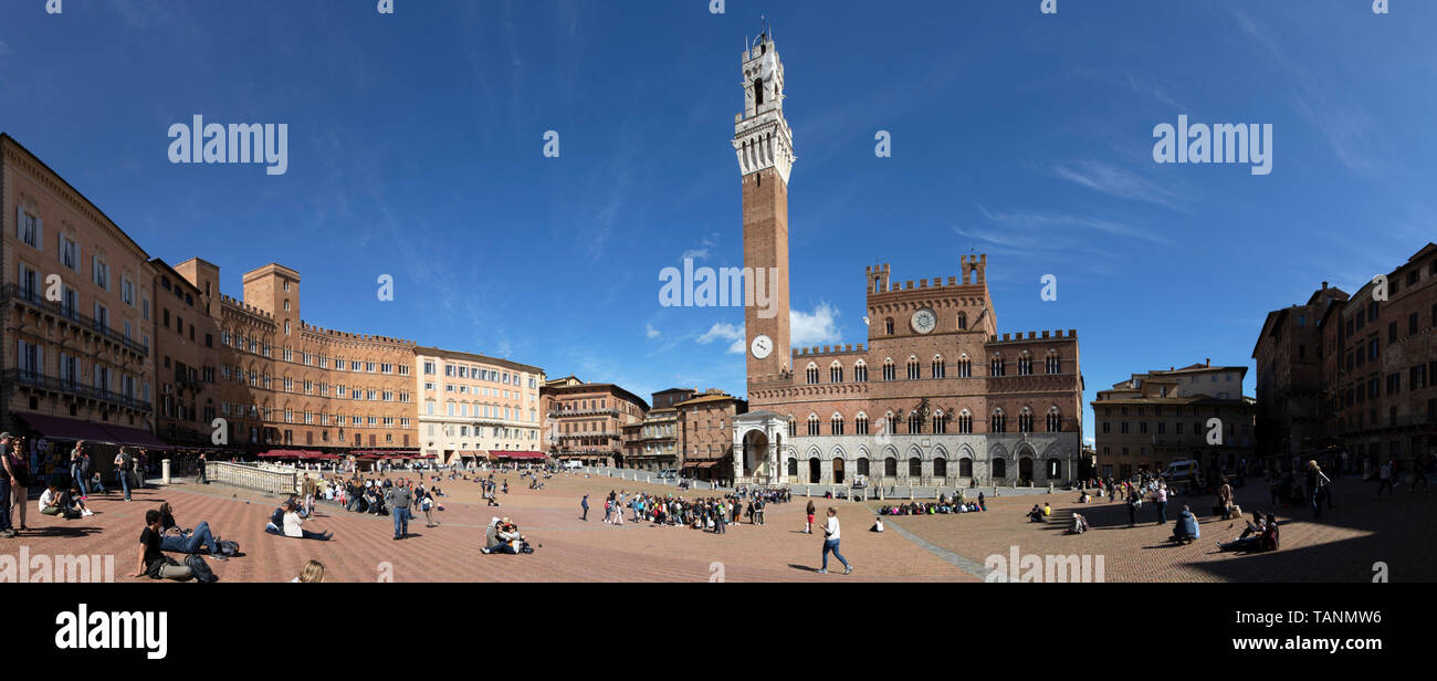 Pubblico Palace (town hall) in the Piazza del Campo, Siena, Siena Province, Tuscany, Italy, Europe Stock Photo