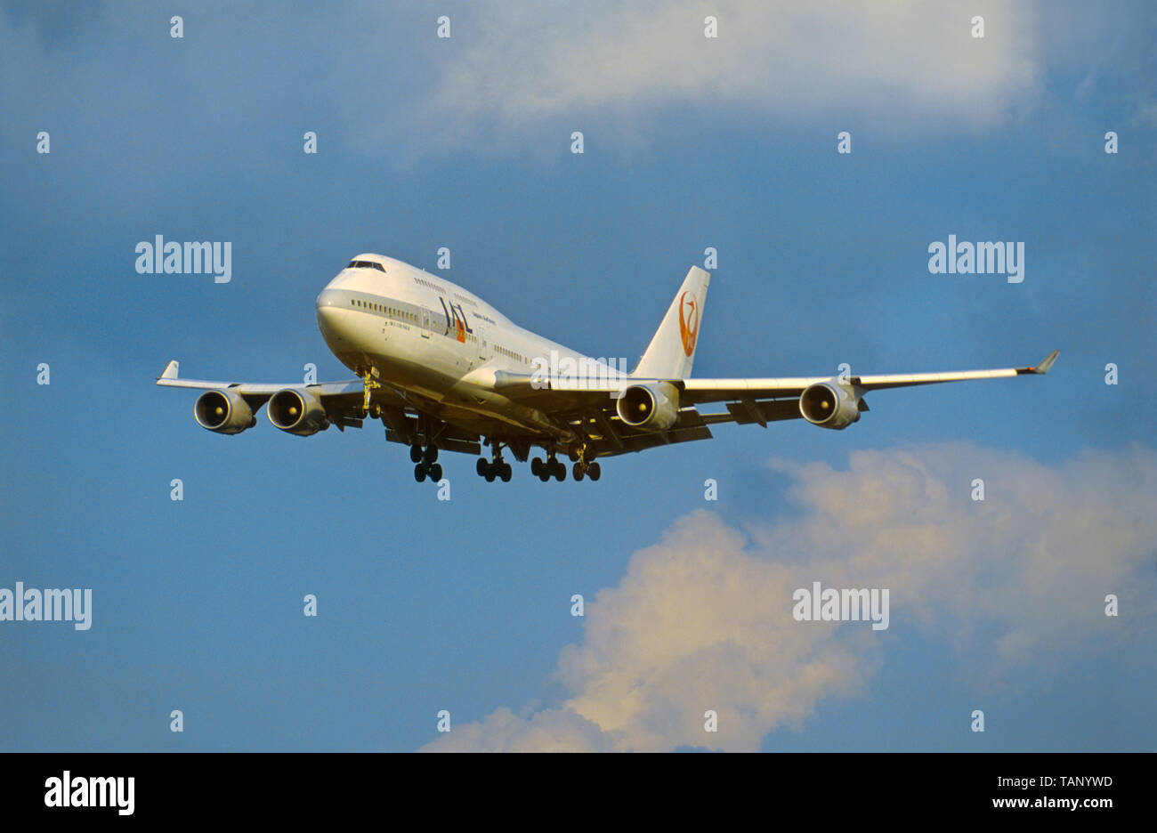 Japan airlines jal boeing 747 hi-res stock photography and images