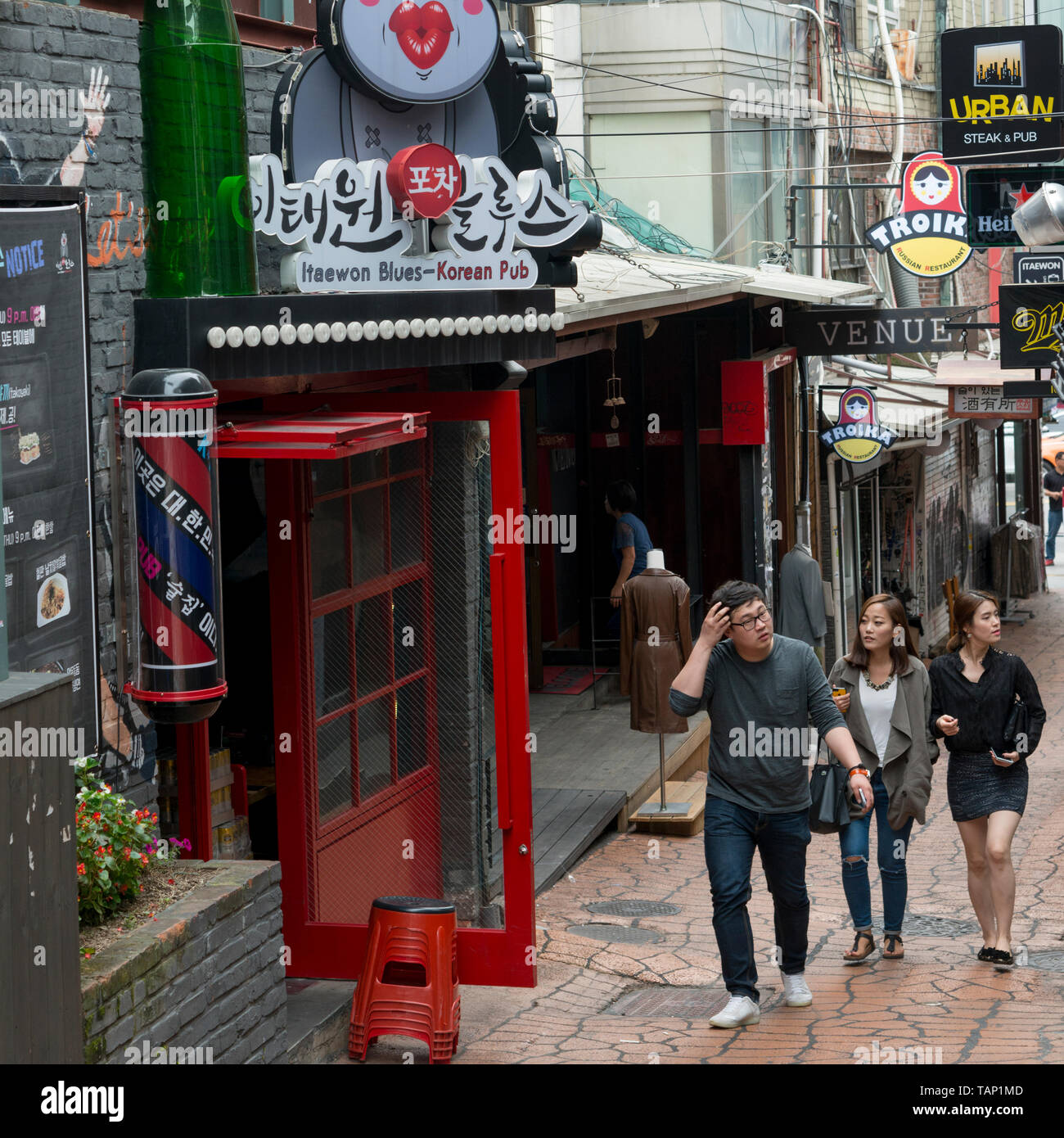 High angle people walking hi-res stock photography and images - Alamy