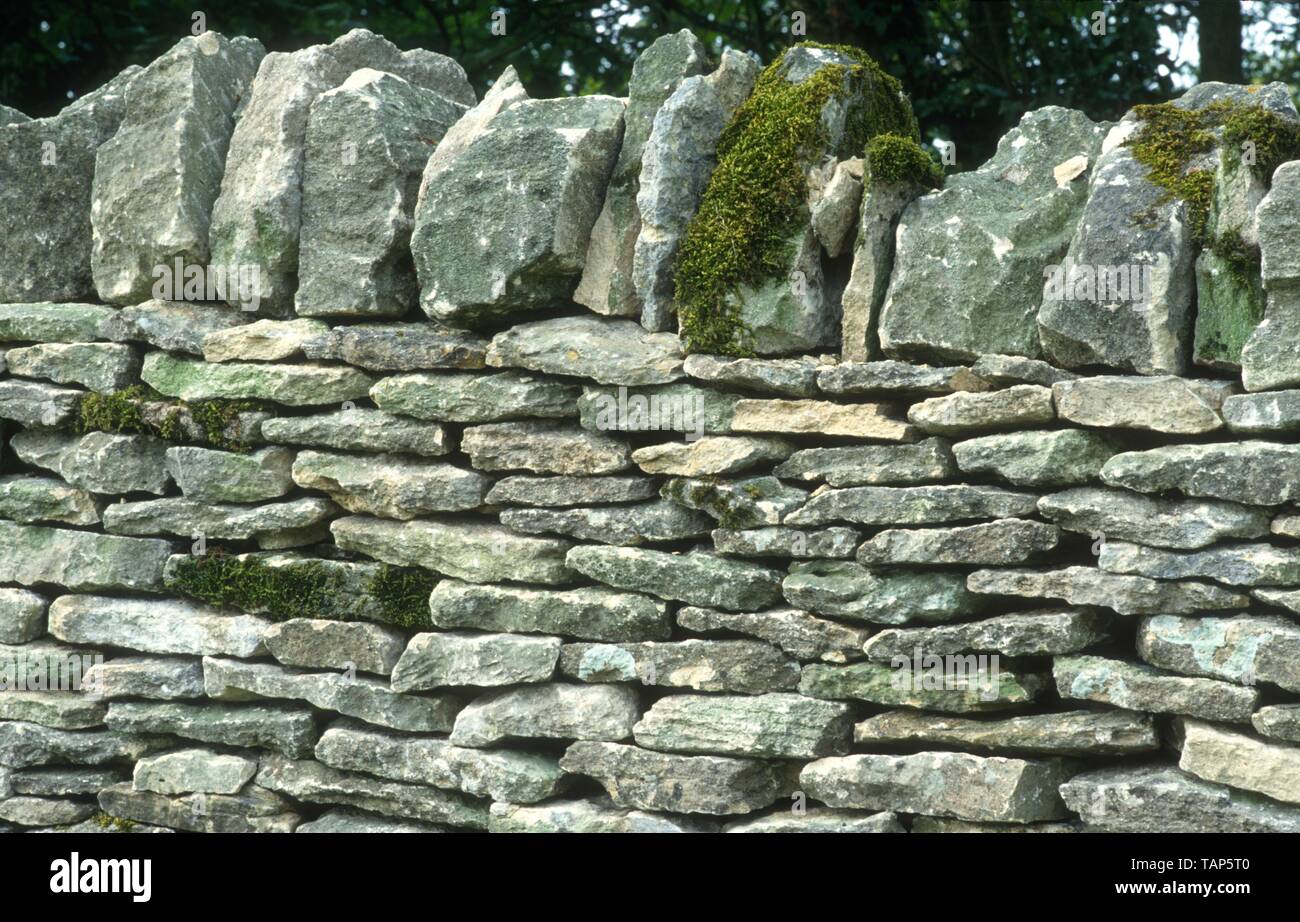 Cotswold stone wal UK 1994 Stock Photo