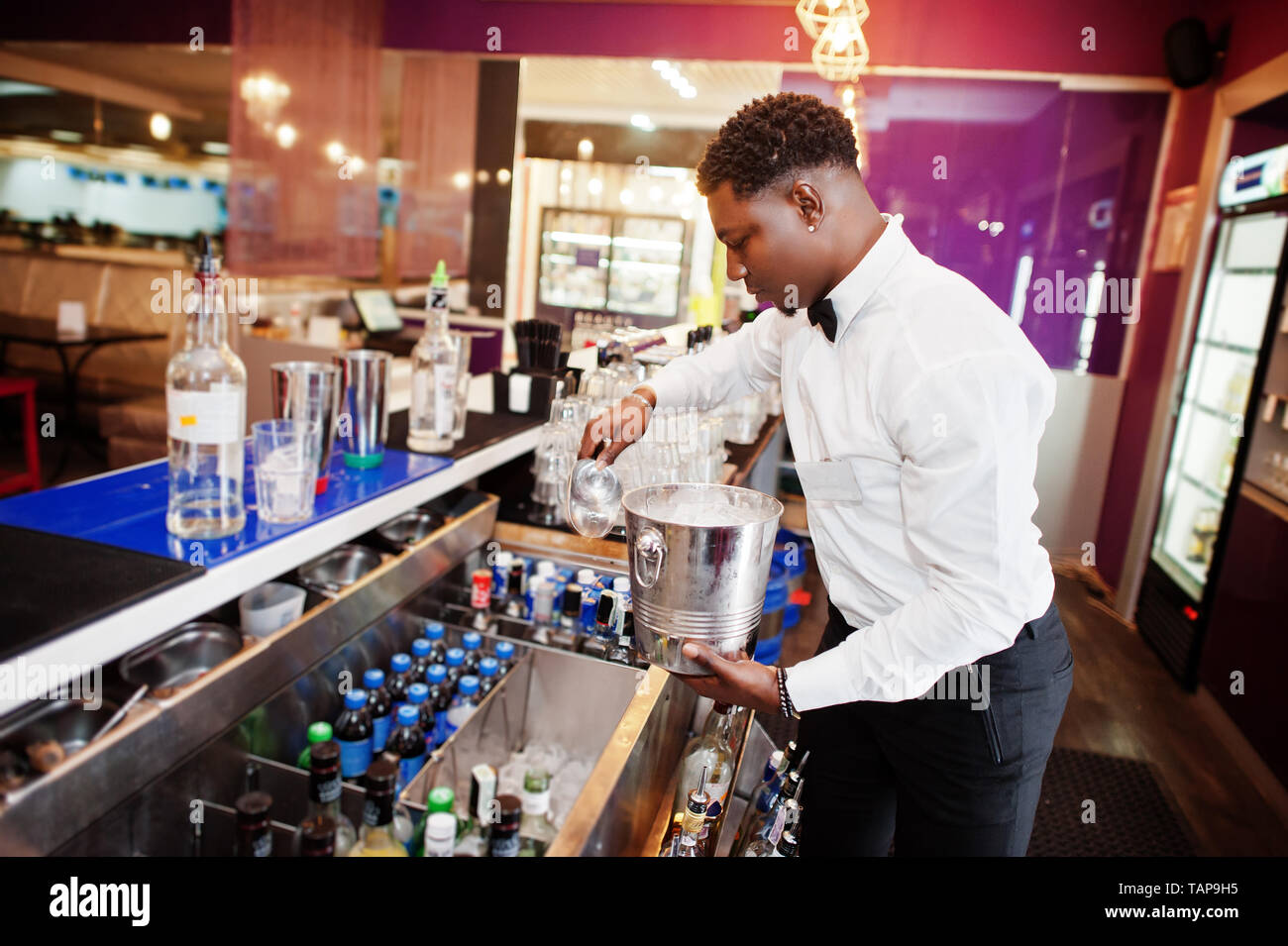 Ice Bucket Counter Bottle High Resolution Stock Photography And Images Alamy