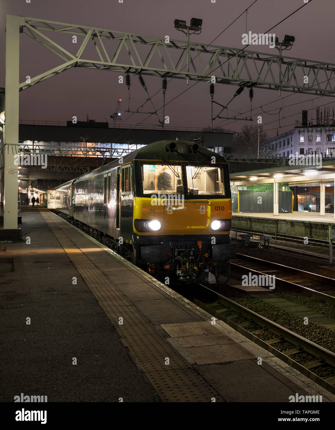 The 2116 London Euston - Inverness, Aberdeen & Fort William highland Caledonian sleeper train waiting to depart from London Euston station at night Stock Photo