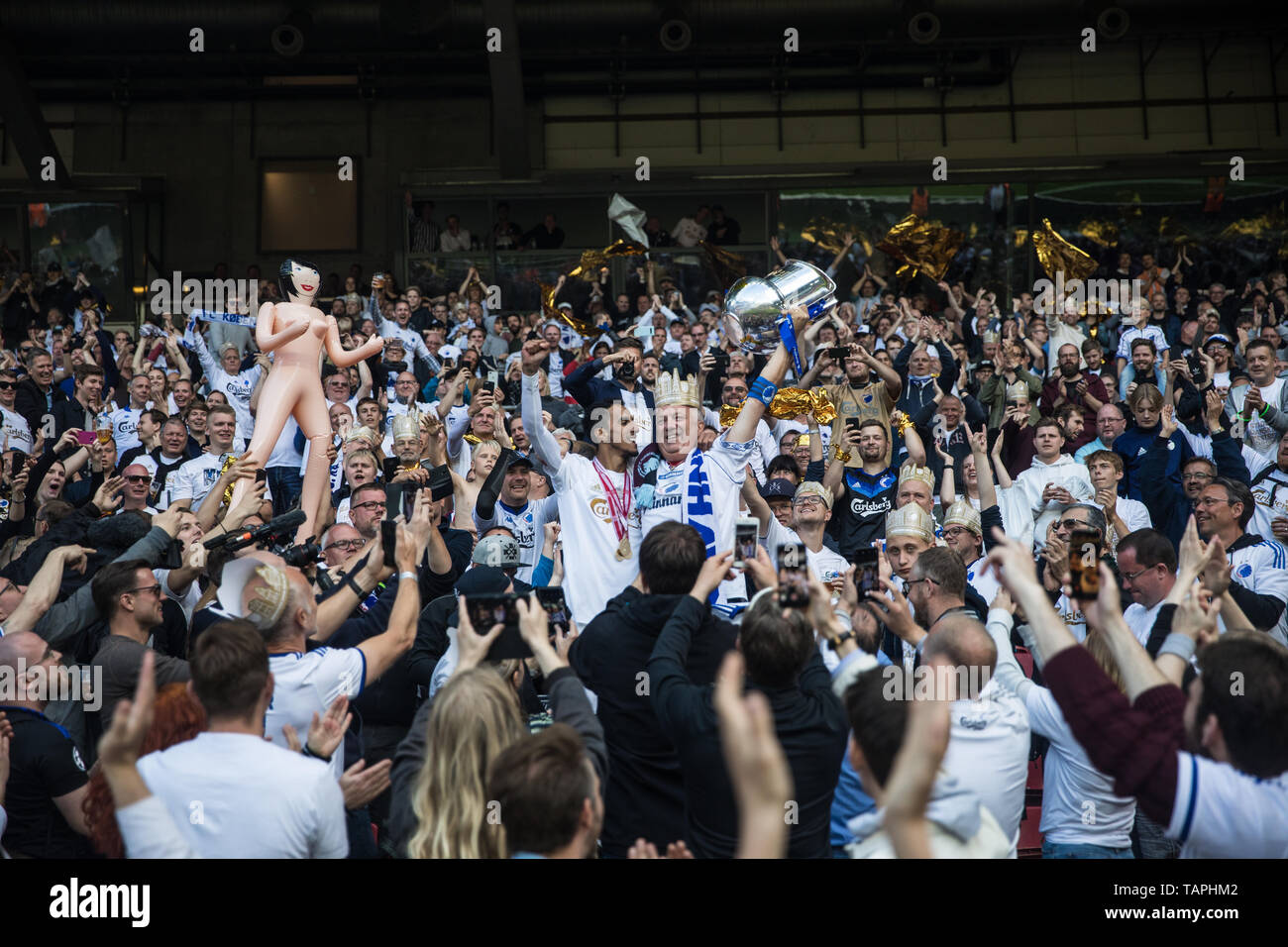 Denmark, Copenhagen, May 25, 2019. The players from FC Copenhagen win the Danish Superliga 2018-2019 home in Telia Parken. Here FC Copenhagen captain Carlos Zeca is sharing the trophy with a special selected fan. (Photo credit: Gonzales Photo - Samy Khabthani). Stock Photo