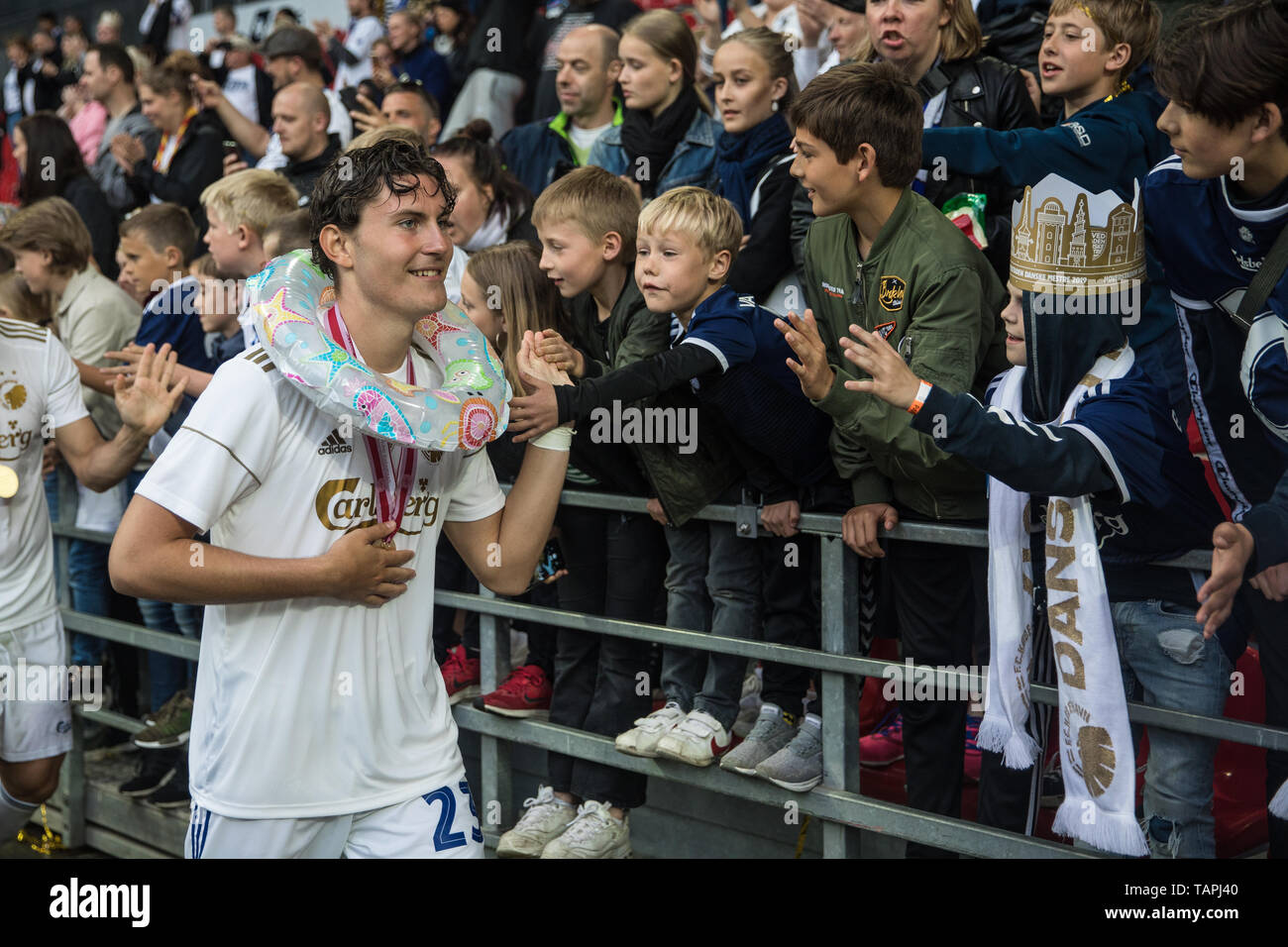 Denmark, Copenhagen, May 25, 2019. FC Copenhagen win the Danish Superliga 2018-2019 home in Telia Parken. Here FC Copenhagen player Jonas Wind is thanking the fans. (Photo credit: Gonzales Photo - Samy Khabthani). Stock Photo