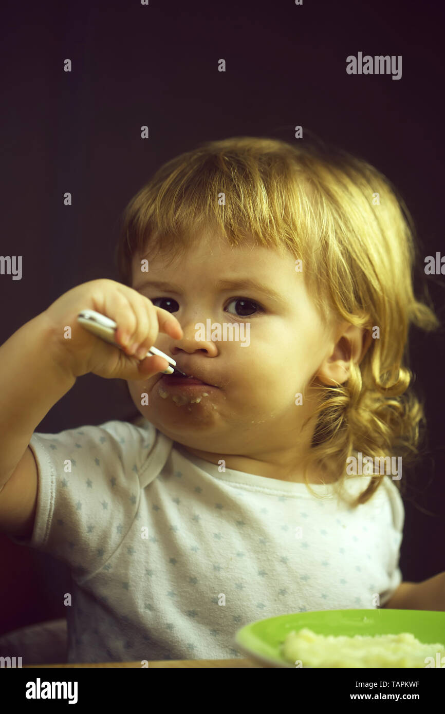 Little boy eating Stock Photo - Alamy