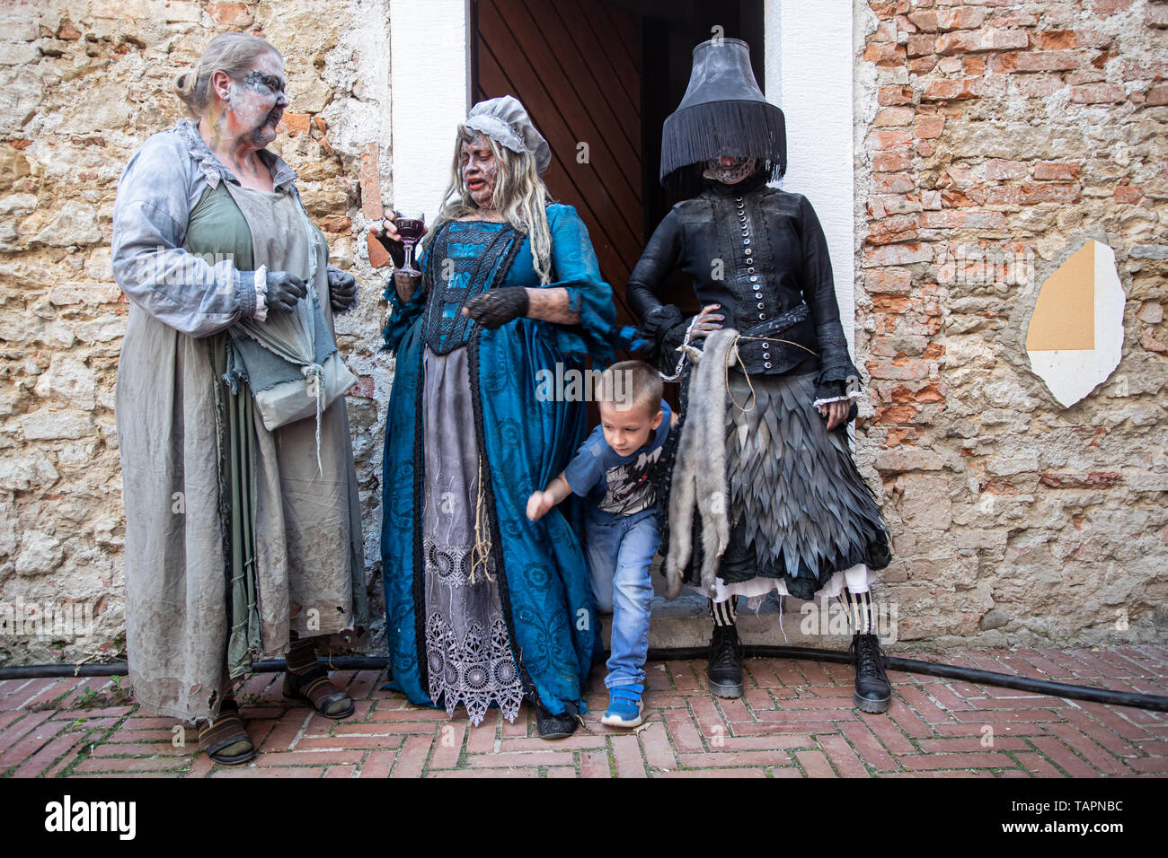 Lukavec, Croatia. 25th May, 2019. Women dressed as witches participate in the Perunfest, a festival dedicated to forgotten stories and folktales from ancient ages, at Lukavec Castle in Lukavec, Croatia, May 25, 2019. Credit: Davor Puklavec/Xinhua/Alamy Live News Stock Photo