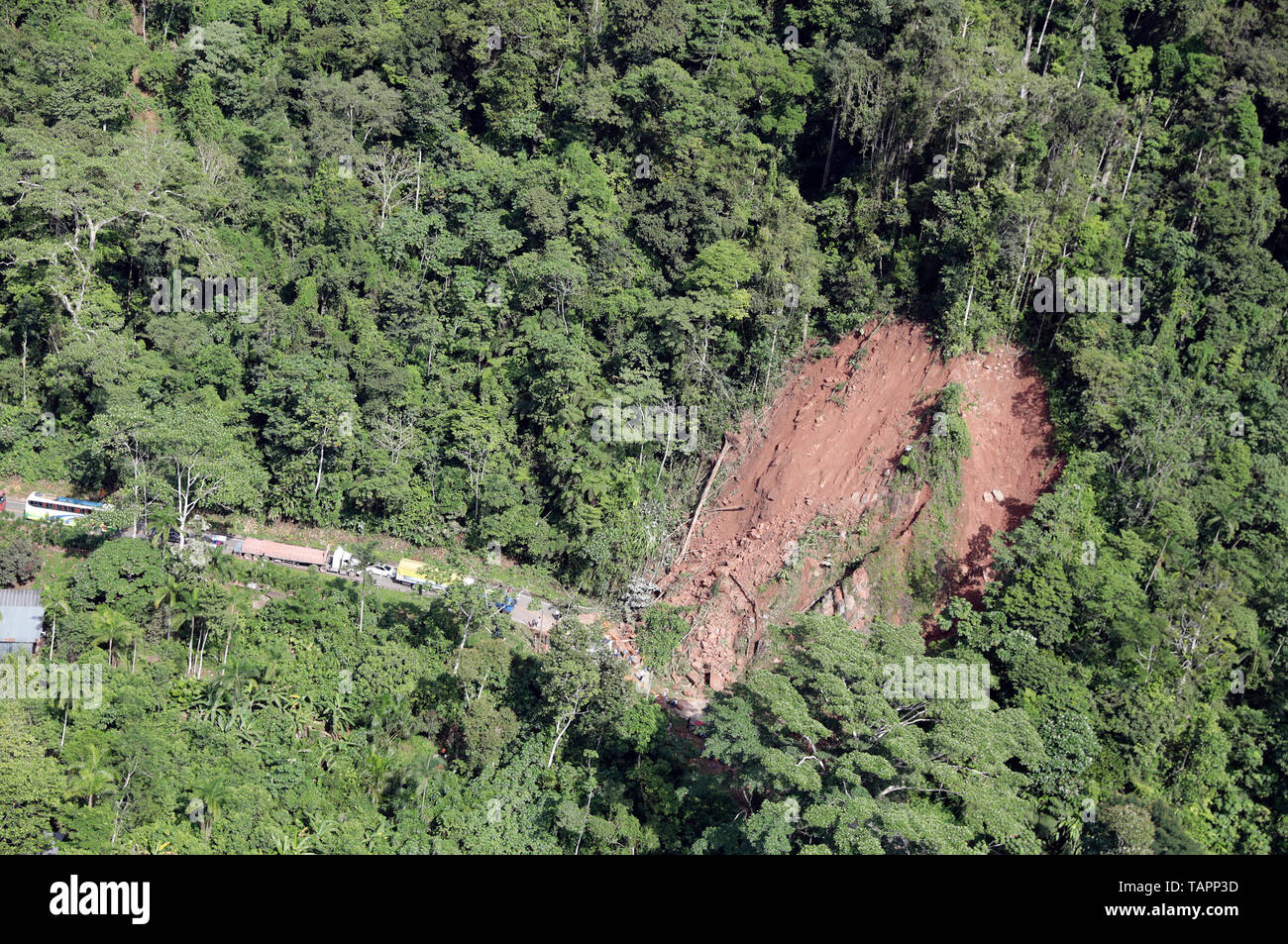 Yurimaguas, Peru. 26th May, 2019. Photo taken on May 26, 2019 shows an aerial view of a landslide caused by an earthquake in Yurimaguas, Peru. A strong 7.5 magnitude earthquake struck Peru on Sunday morning, the Geophysical Institute of Peru (IGP) said. Credit: Pool/Guadalupe Pardo/Xinhua/Alamy Live News Stock Photo