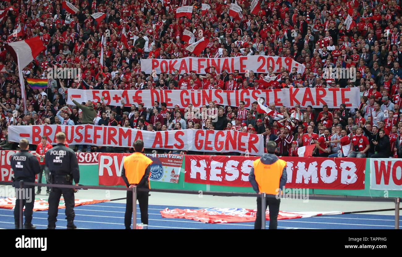 Berlin, Deutschland. 25th May, 2019. firo: 25.05.2019, Football, Season  2018/2019 DFB Cup, Final, Final, RB Leipzig, Red Bull - FC Bayern Munich,  Munich, 0: 3 fans, protest, transparent versus high ticket prices