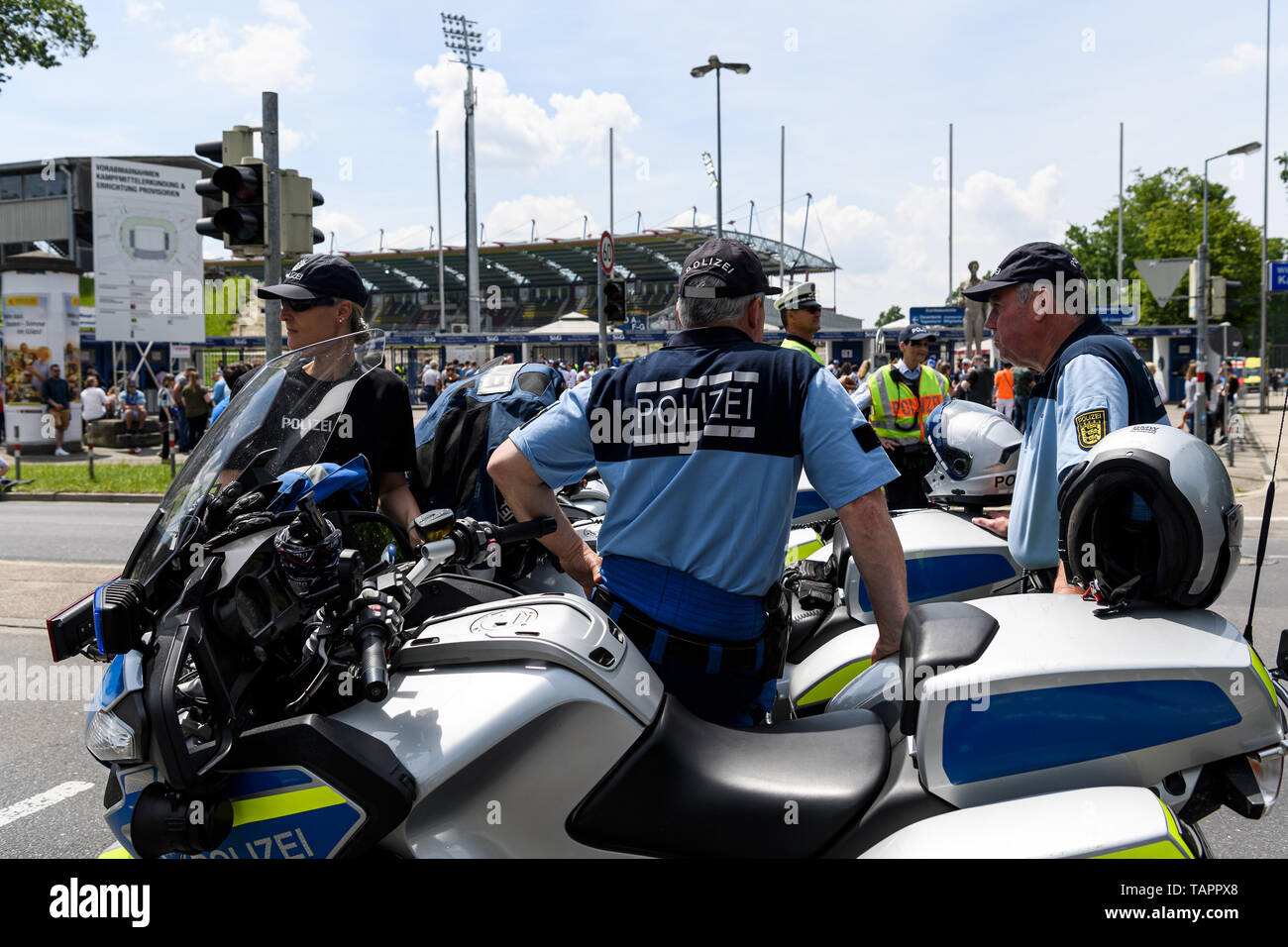 Karlsruhe, Deutschland. 26th May, 2019. Feature, security forces, police to protect around the wildlife park. GES/Football/Badischer Fußball-Verband Cup Final: Karlsruher SC - SV Waldhof Mannheim, 26.05.2019 | usage worldwide Credit: dpa/Alamy Live News Stock Photo