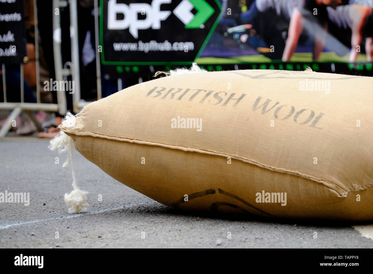 Tetbury, Gloucestershire, UK. 27th May, 2019. The annual races attract large crowds and raise money for local charities. Competitors race up steep Gumstool Hill in this pretty Cotswold town carrying a woolsack. The men carry a 60lb sack and the ladies a 30lb sack. Credit: Mr Standfast/Alamy Live News Stock Photo