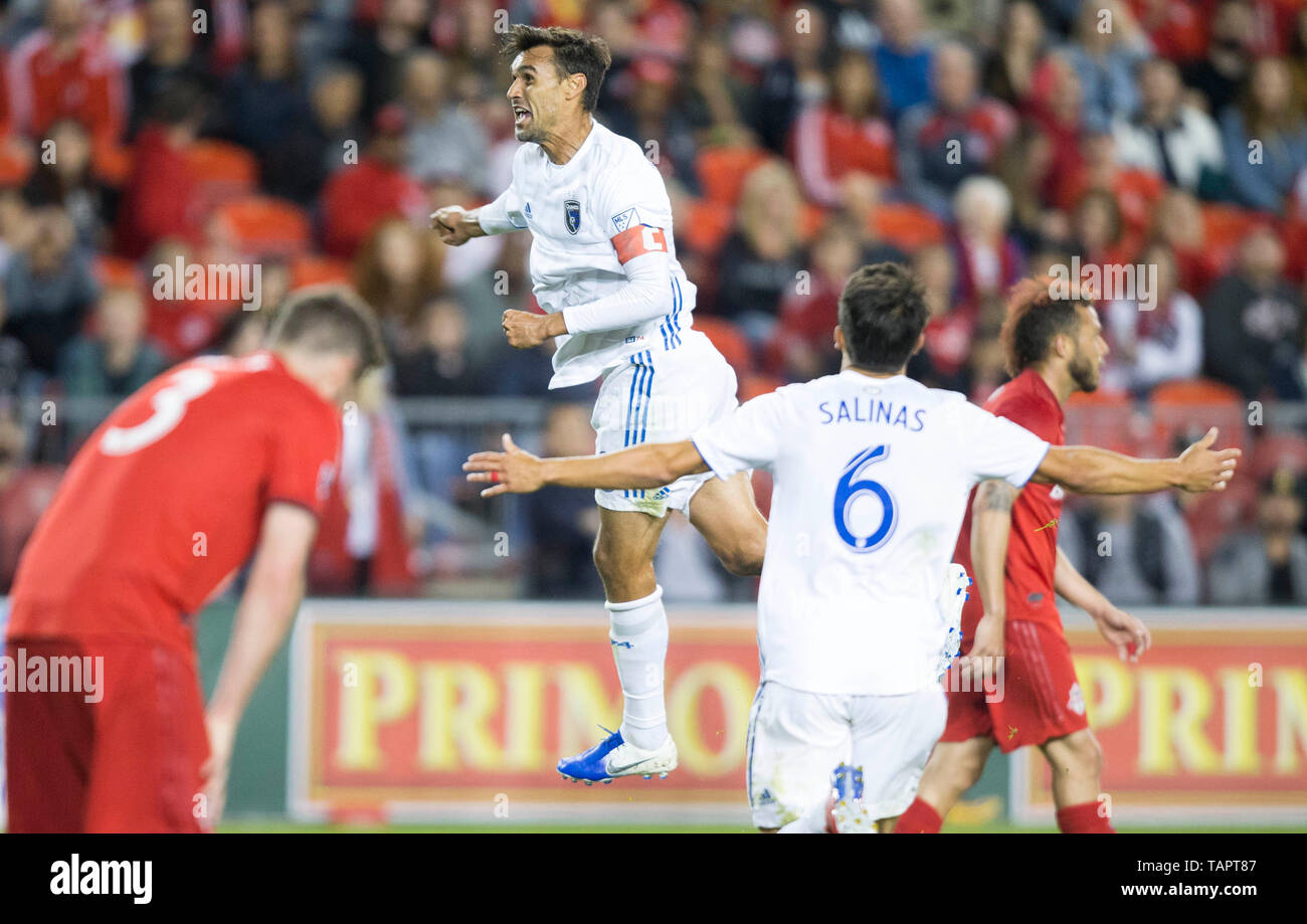 (190527) -- TORONTO, May 27, 2019 (Xinhua) -- Chris Wondolowski (Top) of San Jose Earthquakes celebrates scoring during the 2019 Major League Soccer(MLS) match against Toronto FC at BMO Field in Toronto, Canada, May 26, 2019. Toronto FC lost 1-2. (Xinhua/Zou Zheng) Stock Photo