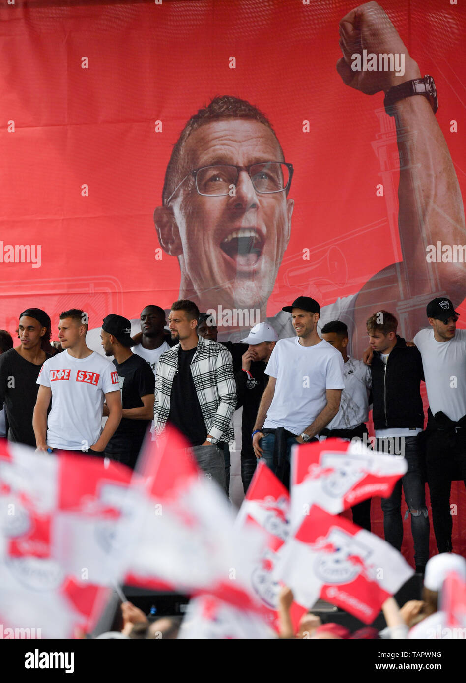 Leipzig, Germany. 26th May, 2019. The team stands at the Fan Fest on ...