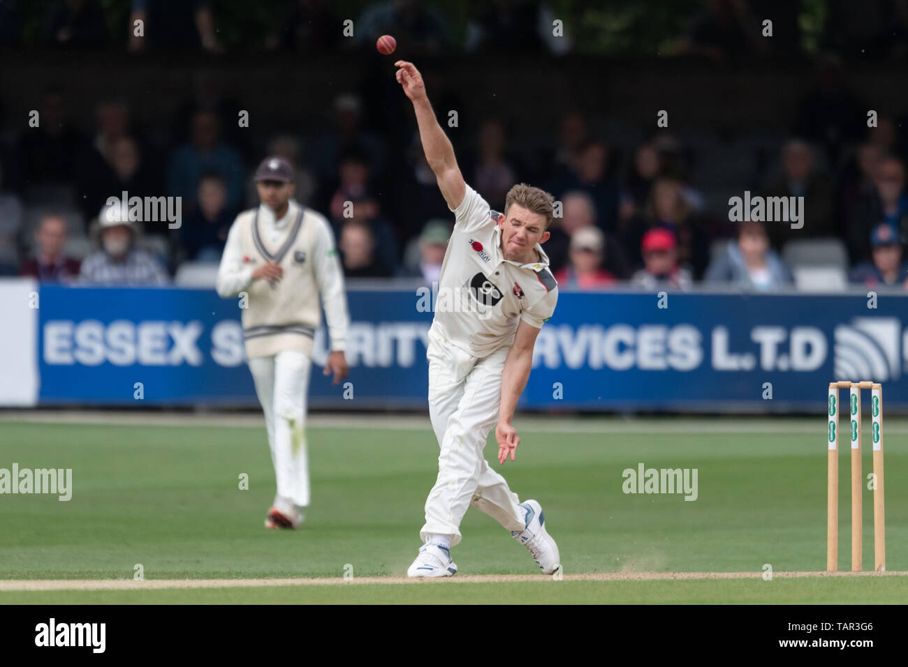 Chelmsford, UK. 27th May, 2019. Matt Milnes of Kent Cricket Club (right) in action during todays match during Specsavers County Championship match between Essex vs Kent at The Cloudfm County Ground on Monday, May 27, 2019 in  Chelmsford England. (Editorial use only, license required for commercial use. No use in betting, games or a single club/league/player publications.) Credit: Taka G Wu/Alamy Live News Stock Photo