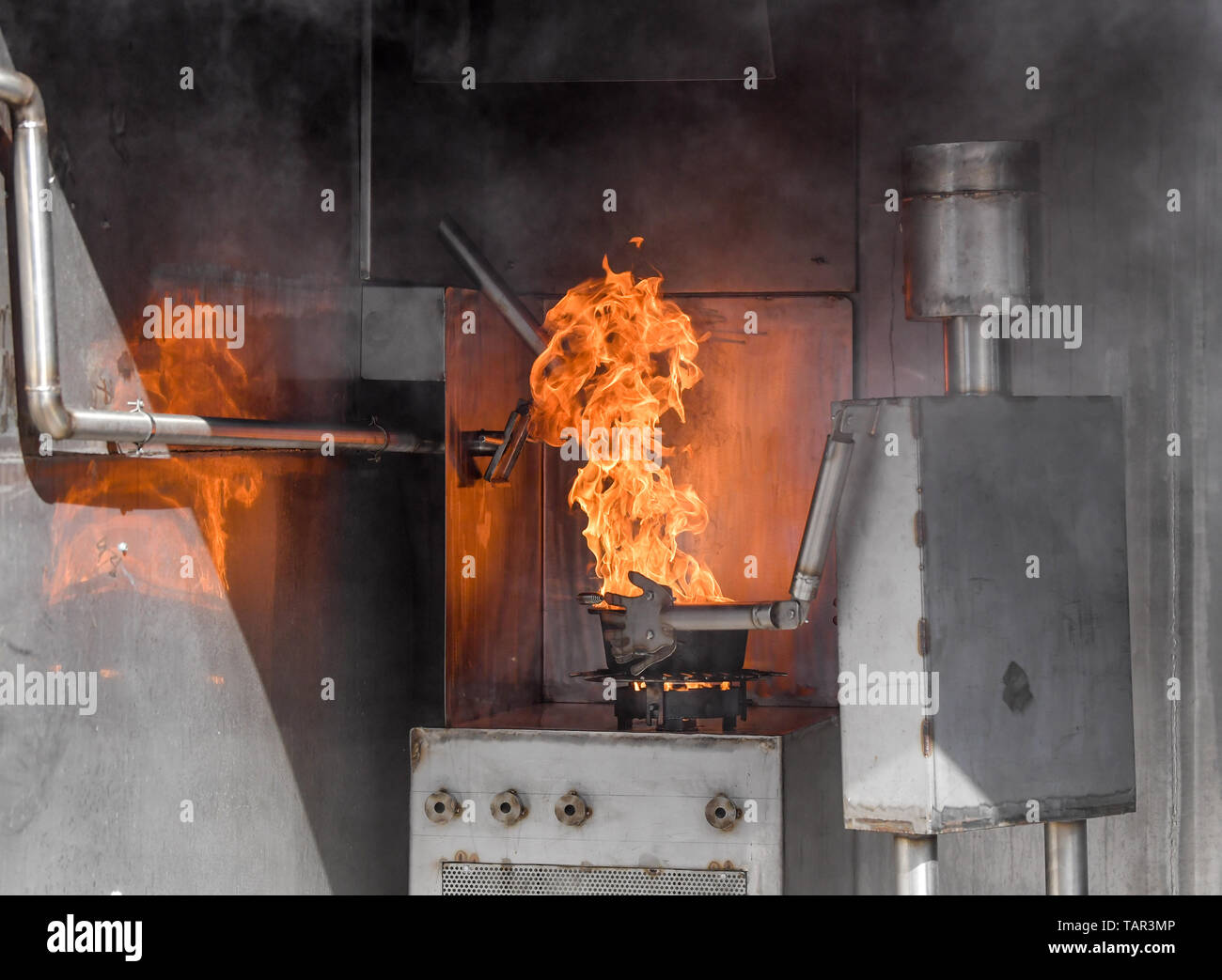 23 May 2019, Brandenburg, Frankfurt (Oder): View into a fire protection demonstration container of the volunteer fire brigade in the district Klistow. This is a simulated fat fire in a kitchen. A special container for fire protection demonstrations was inaugurated on the same day in Frankfurt (Oder). For several years, firefighters worked together with regional companies on a bright red construction that could be used to demonstrate accidents, explosions and fires in one's own home. Photo: Patrick Pleul/dpa-Zentralbild/ZB Stock Photo