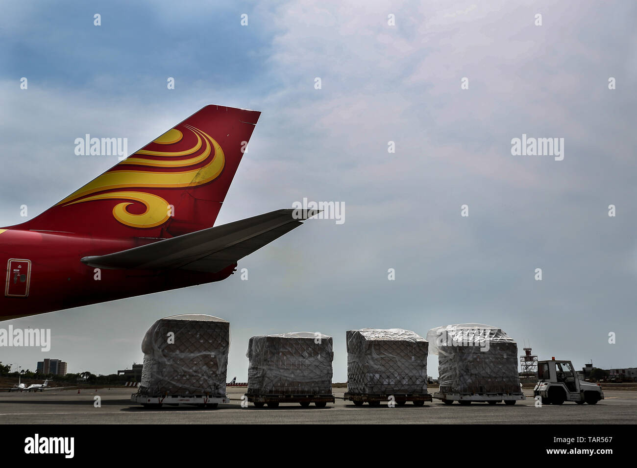 Caracas, Venezuela. 27th May, 2019. Goods from China are unloaded at the international airport. Venezuela is in a deep political and economic crisis. Due to a lack of foreign currency, food and medicines can hardly be imported. Meanwhile some relief supplies reach the country via the Red Cross. China is also helping Venezuela. Credit: Pedro Mattey/dpa/Alamy Live News Stock Photo