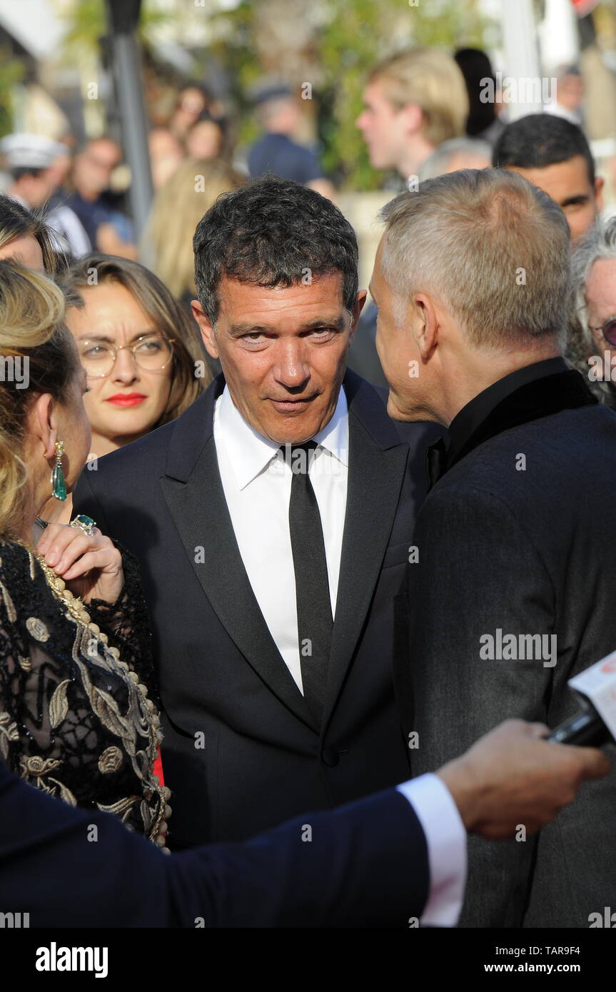 Antonio Banderas and Nicole Kimpel attend the Closing Ceremony Red Carpet of the 72nd Cannes Film Festival 2019. Stock Photo