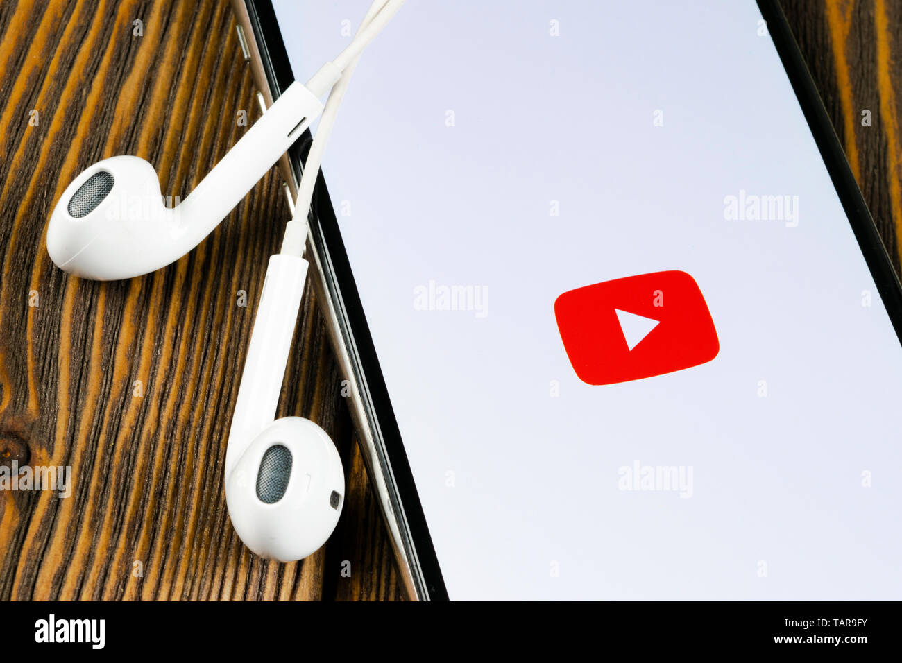 Youtube app icon hi-res stock photography and images - Page 8 - Alamy