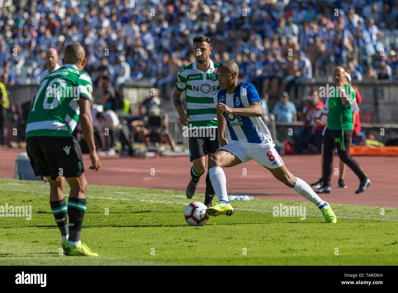 May 25, 2019. Oeiras, Portugal. Porto's forward from Argelia Yacine Brahimi (8) in action during the game Sporting CP vs FC Porto © Alexandre de Sousa/Alamy Live News Stock Photo
