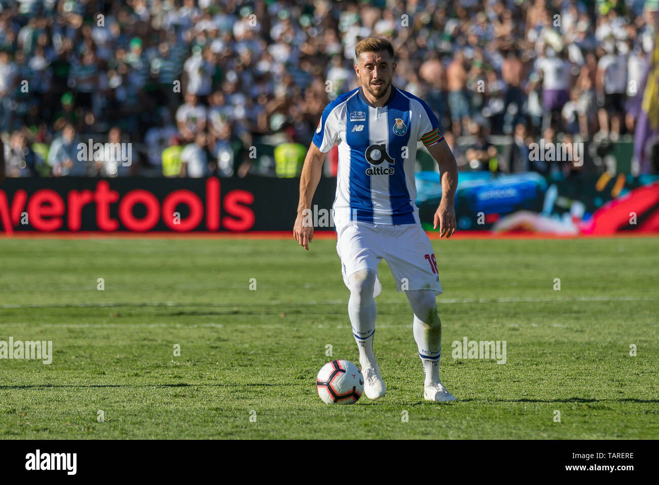 May 25, 2019. Oeiras, Portugal. Porto's midfielder from Mexico Hector Herrera (16) in action during the game Sporting CP vs FC Porto © Alexandre de Sousa/Alamy Live News Stock Photo