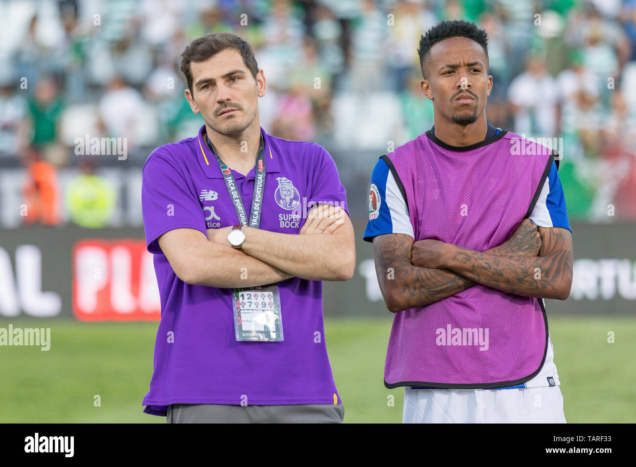 May 25, 2019. Oeiras, Portugal. Porto's goalkeeper from Spain Iker Casillas (1) and Porto's defender from Brazil Eder Militao (3) in the end of the game Sporting CP vs FC Porto © Alexandre de Sousa/Alamy Live News Stock Photo