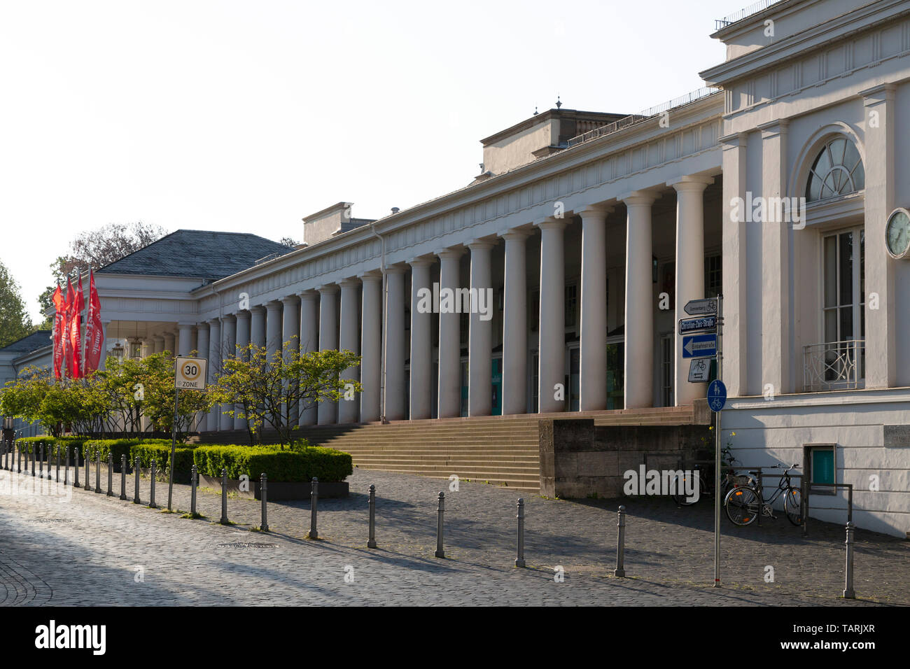 The colonnaded facade of the Hessisches Staatstheater (State Theatre of Hesse) in Wiesbaden, the state capital of Hesse, Germany. Stock Photo