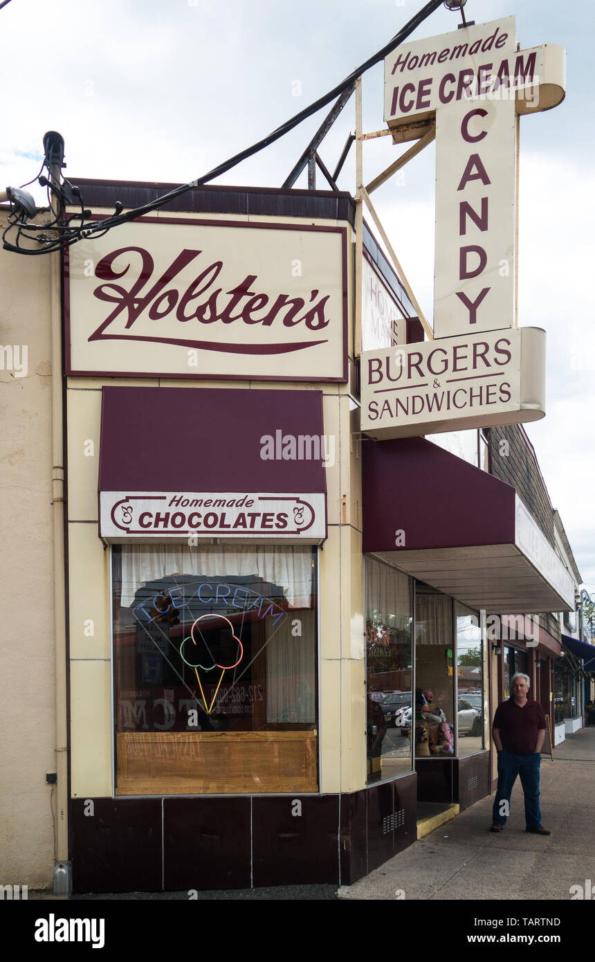 The exterior of Hosten's Brookdale Confectionery in Bloomfield, New Jersey, the setting for the final scene of the HBO series the Sopranos. Stock Photo