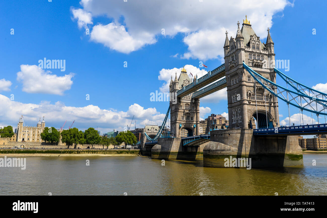 the-iconic-landmarks-in-london-stock-photo-alamy