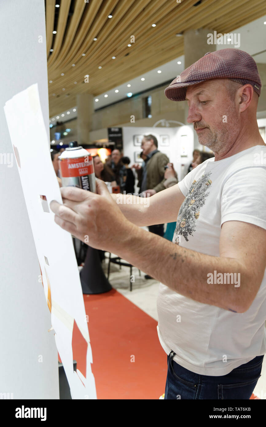 Paris, France. 26Th May, 2019.Performance of Dr Bergman at Art Shopping at the Carrousel du Louvre.Credit:Veronique Phitoussi/Alamy Stock Photo Stock Photo