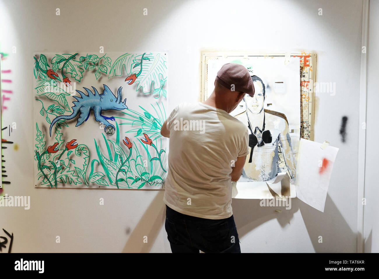 Paris, France. 26Th May, 2019.Performance of Dr Bergman at Art Shopping at the Carrousel du Louvre.Credit:Veronique Phitoussi/ Alamy Stock Photo Stock Photo