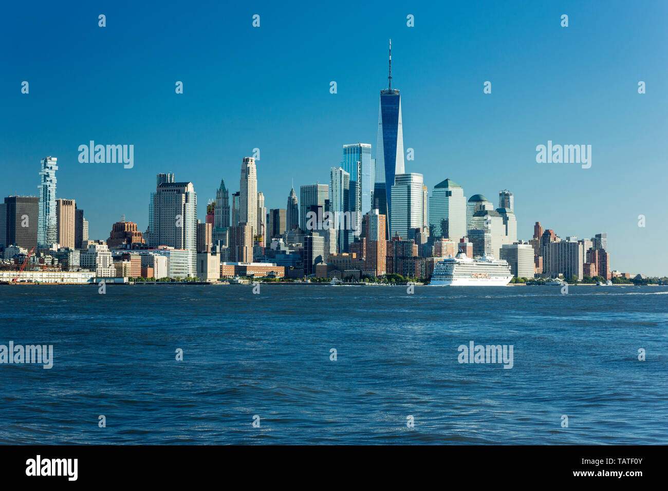 DOWNTOWN SKYLINE HUDSON RIVER MANHATTAN NEW YORK CITY USA Stock Photo ...
