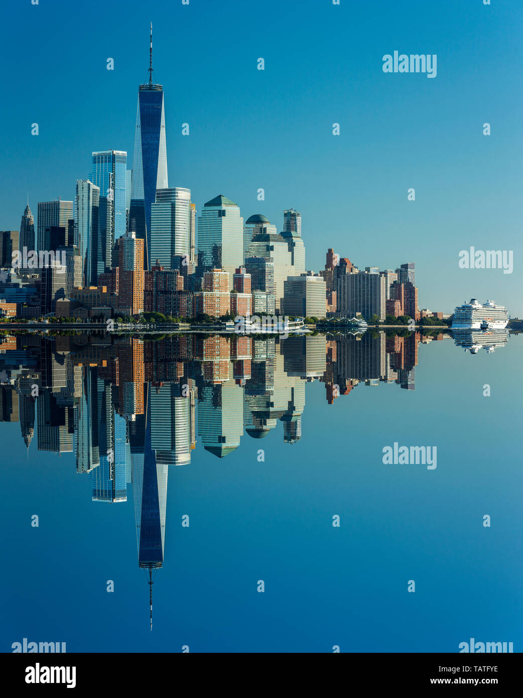 DOWNTOWN SKYLINE HUDSON RIVER MANHATTAN NEW YORK CITY USA Stock Photo ... - The Hudson River And Manhattans Skyline