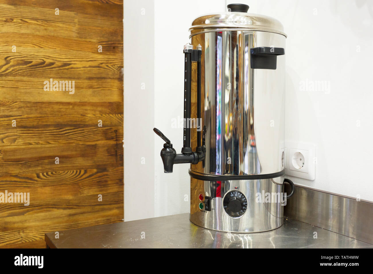 Tea dispenser hi-res stock photography and images - Alamy