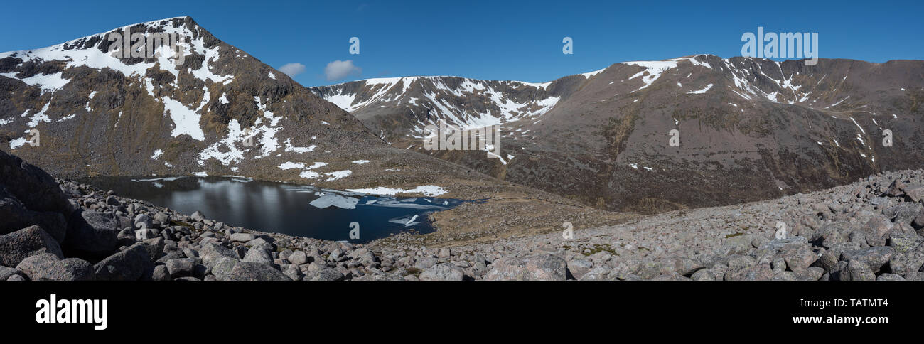 Lochan Uaine with Sgor an Lochain Uaine, and the corries of Braeriach, Cairngorm Mountains, Scotland Stock Photo