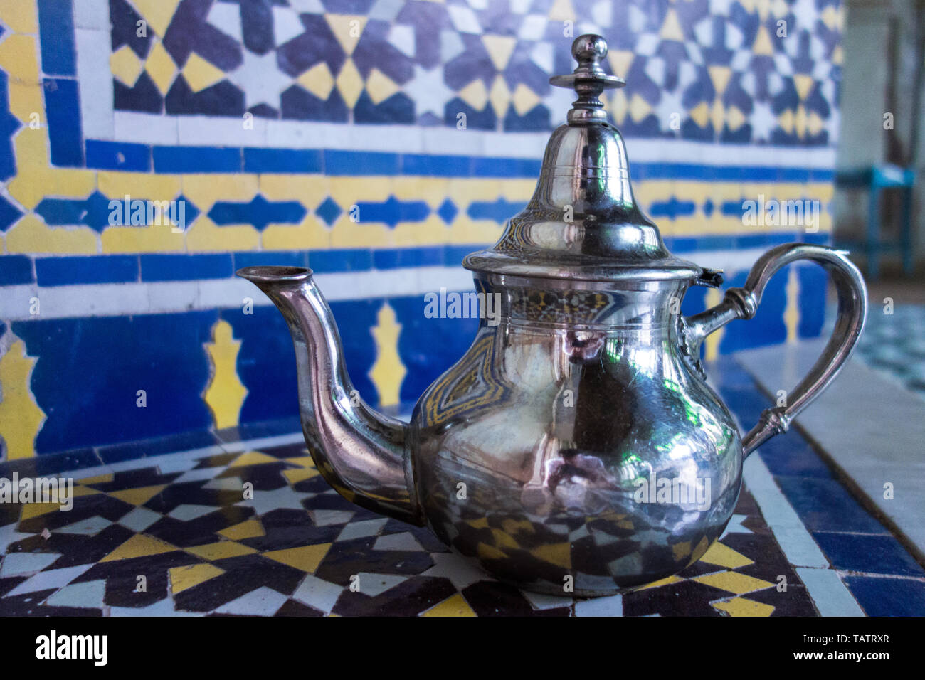Arabic kettle hires stock photography and images Alamy