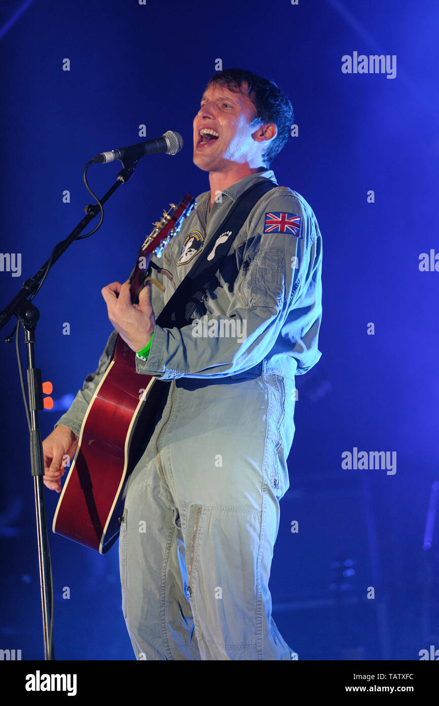 James blunt hires stock photography and images Alamy