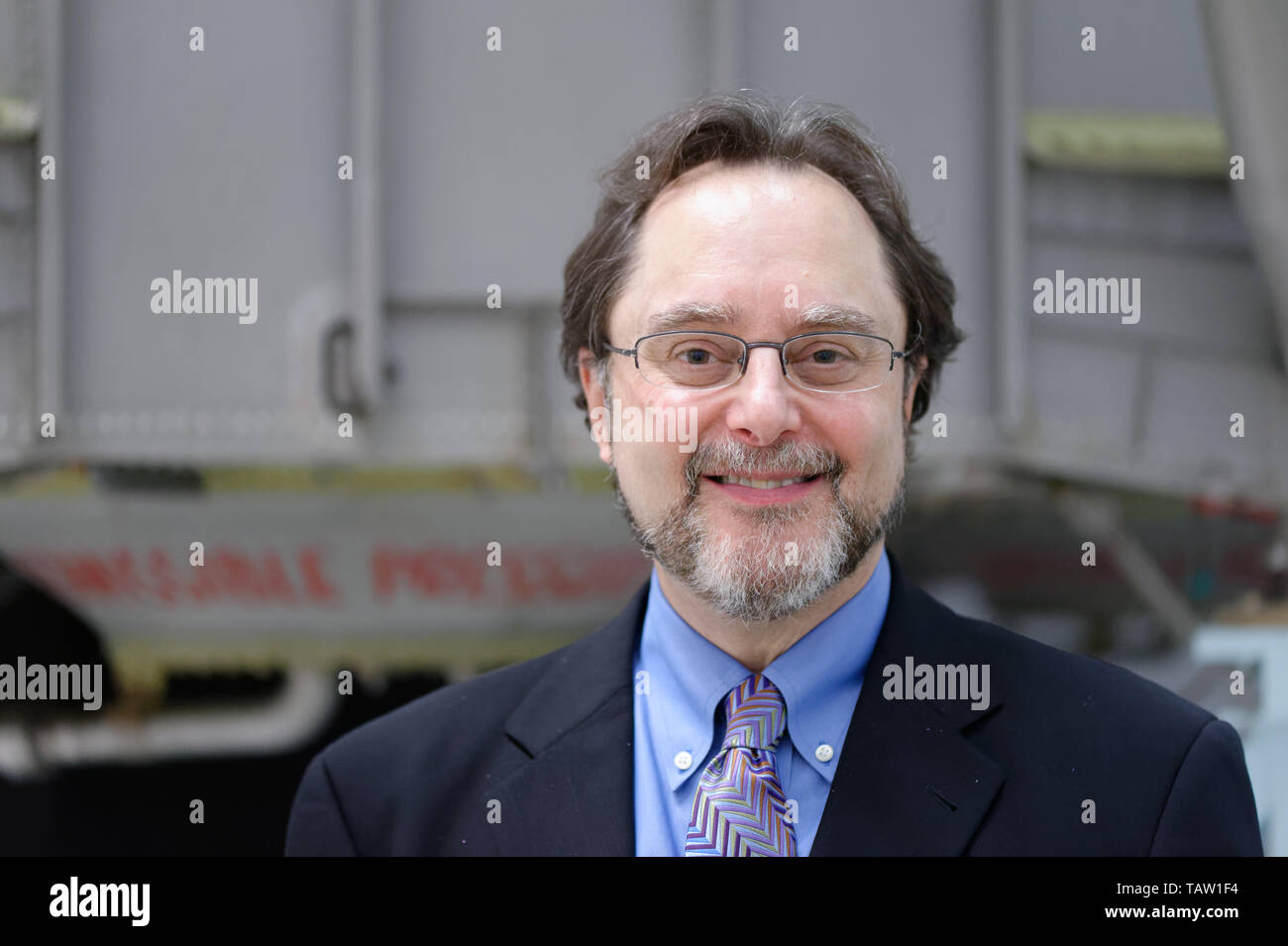 Garden City, New York, USA. 23rd May, 2019. ANDREW CHAIKIN, best-selling author of A Man on the Moon: The Voyages of the Apollo Astronauts, poses for photo at one of the Cradle of Aviation Museum events in celebration of 50th Anniversary of Apollo 11. Chaikin reminisced about growing up on Long Island during the Apollo space program and interviewing Apollo astronauts. The HBO miniseries From the Earth to the Moon was mainly based on Chaikin's book. Credit: Ann Parry/ZUMA Wire/Alamy Live News Stock Photo