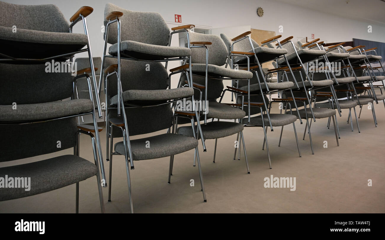 28 May 2019, Bremen: Chairs have been stacked while tidying up in the citizenry. After the election, the parties want to meet for exploratory talks. Photo: Carmen Jaspersen/dpa Stock Photo