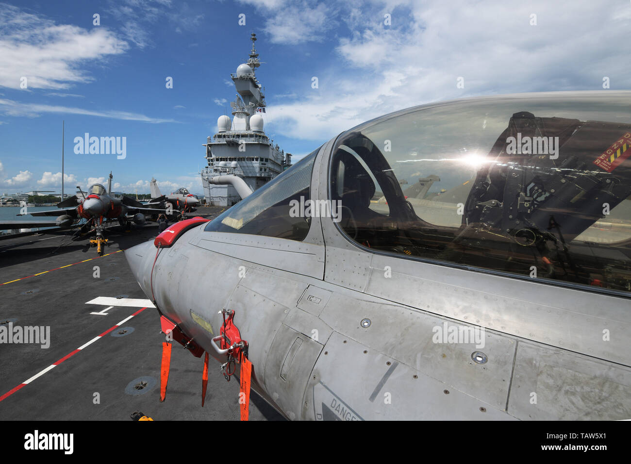 Singapore, Singapore. 28th May, 2019. Rafale fighter aircrafts are seen on the flight deck of French aircraft carrier Charles de Gaulle docked at Changi Naval Base, Singapore, May 28, 2019. Credit: Then Chih Wey/Xinhua/Alamy Live News Stock Photo