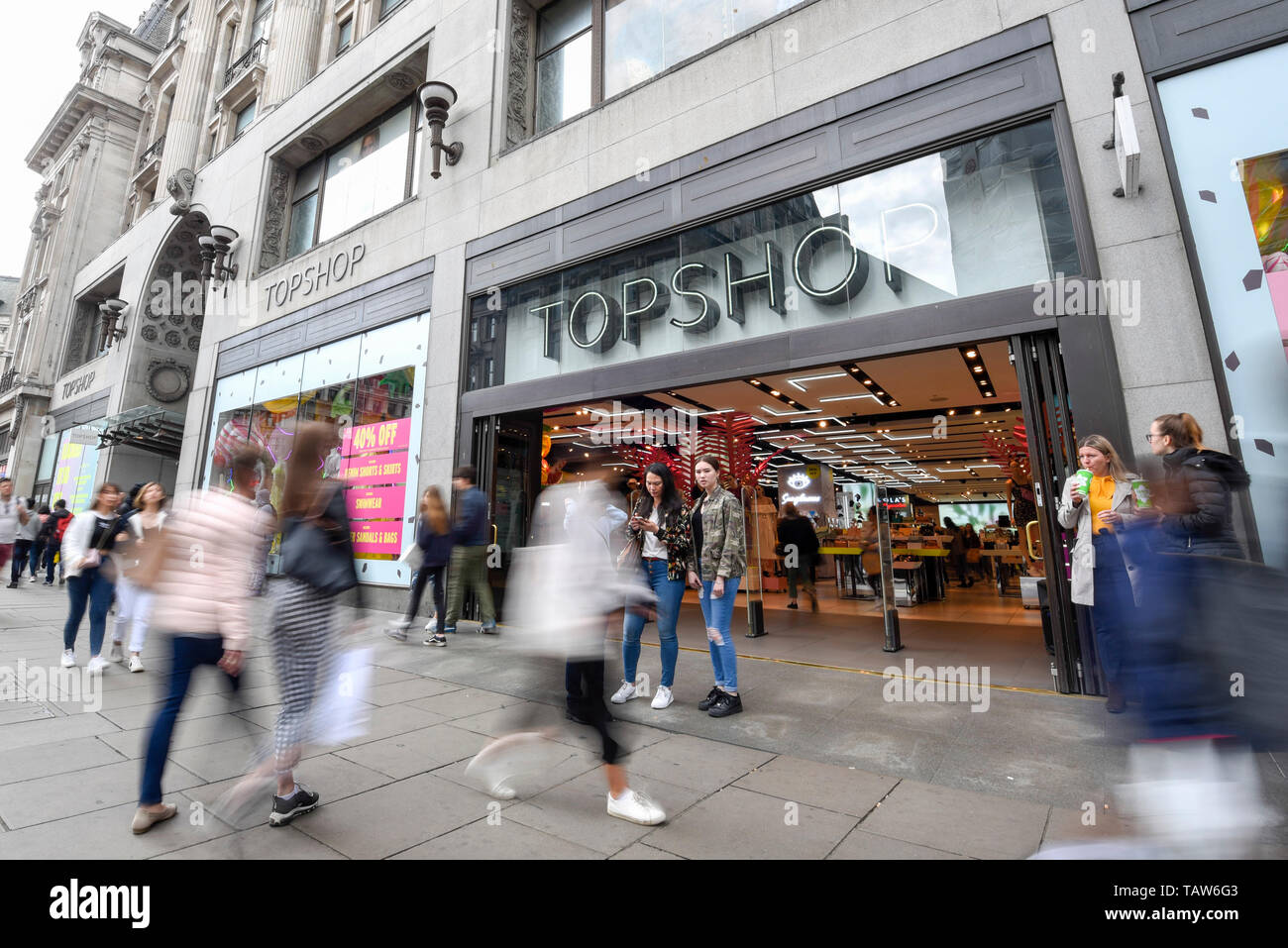 Wallis store on oxford street hires stock photography and images Alamy