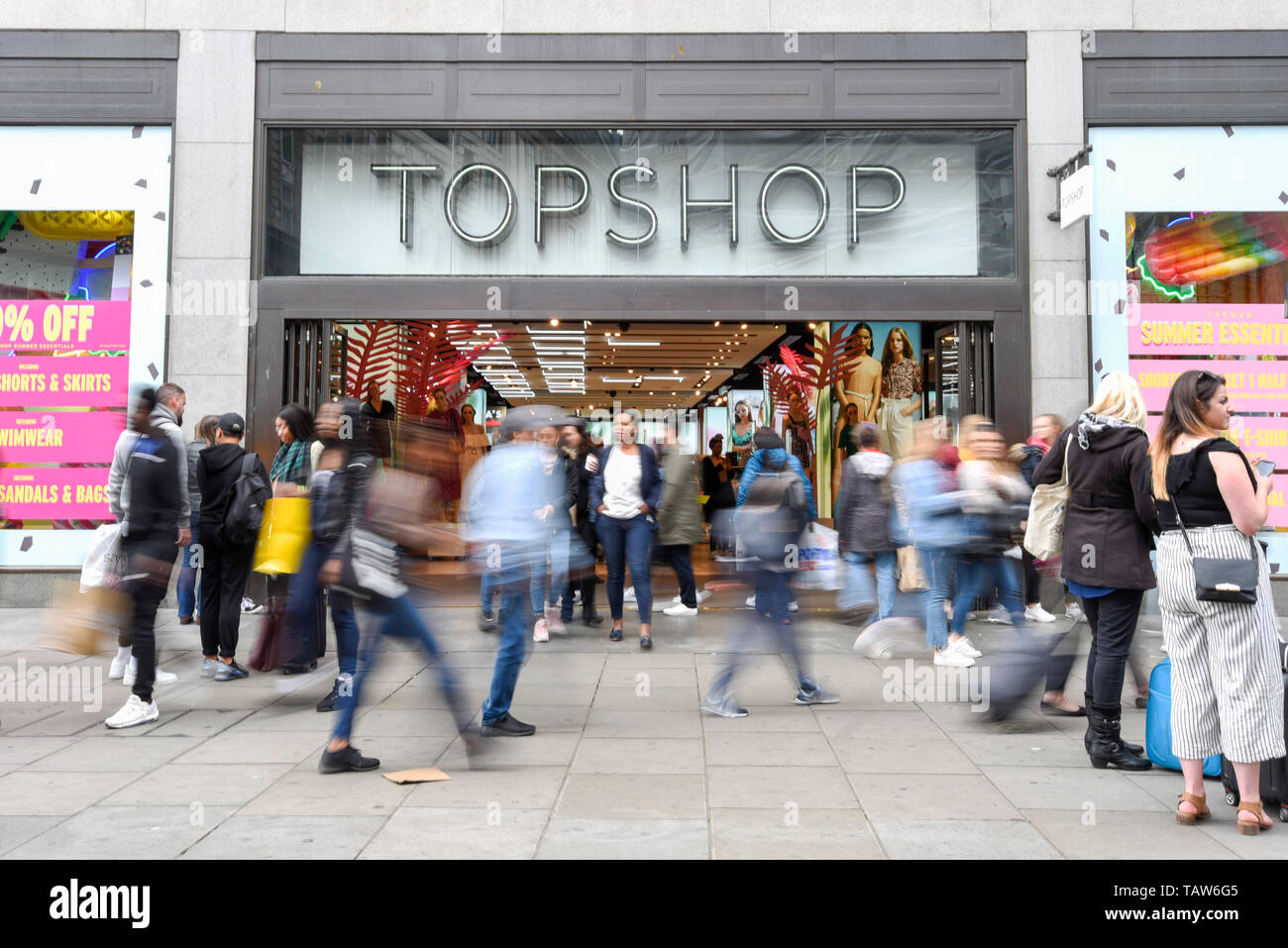 Wallis store on oxford street hires stock photography and images Alamy