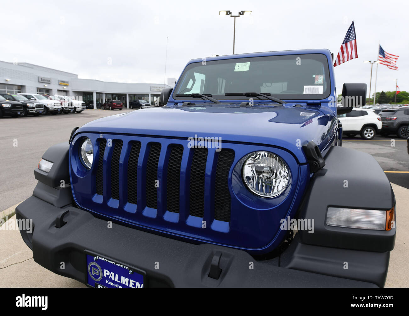 Mount Pleasant, Wisconsin, USA. 28th May, 2019. Fiat Chrysler (FCA) - maker  of Dodge, Chrysler, Jeep, and RAM truck brands, among others, is proposing  a merger with French automaker Renault. New Jeeps