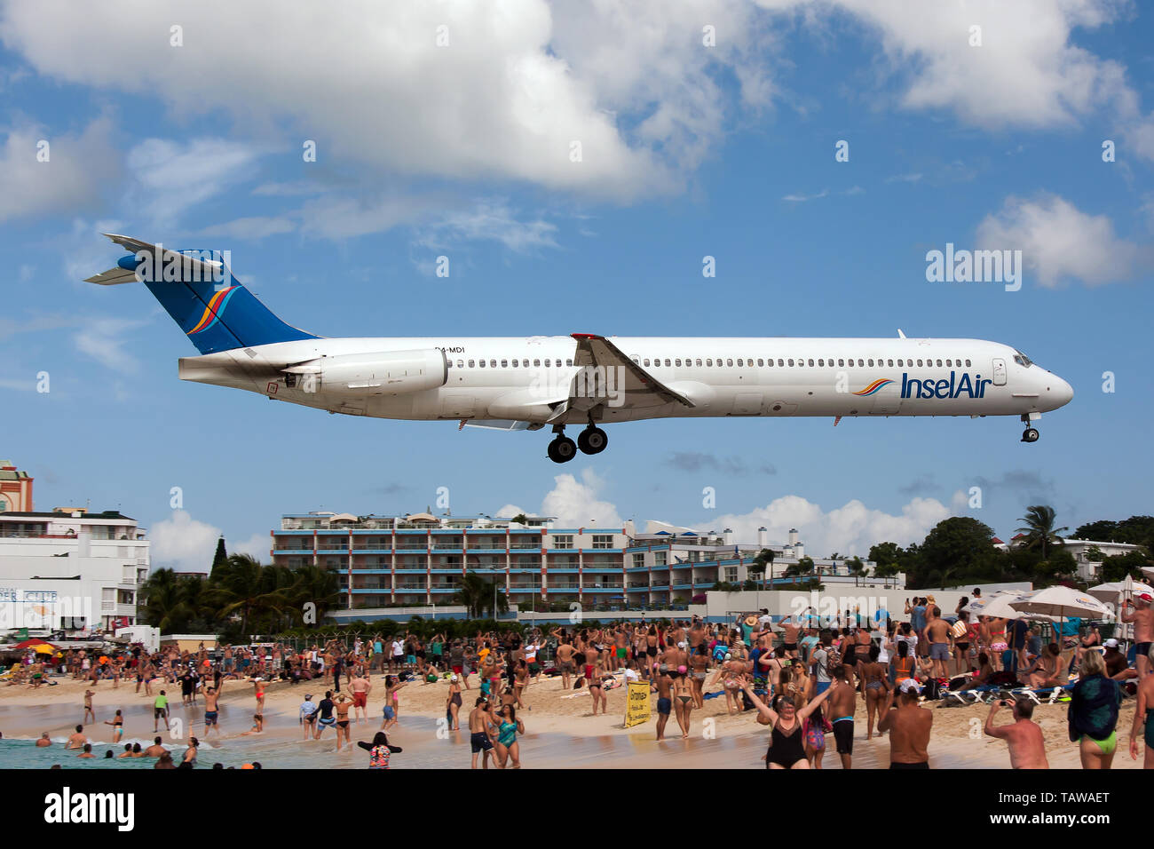 Simpson Bay, Saint Lucia. 10th Dec, 2016. An Insel Air McDonnell Douglas MD-83 seen landing at airport Princess Juliana just over Maho beach. Credit: Fabrizio Gandolfo/SOPA Images/ZUMA Wire/Alamy Live News Stock Photo