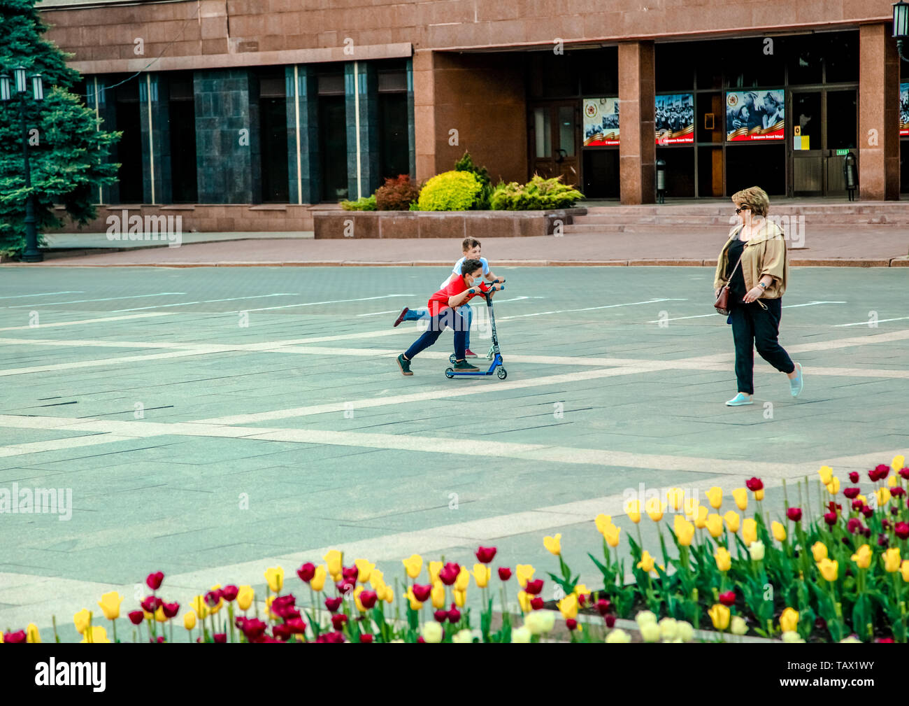 05 14 2019 Russia, Bryansk. Teenagers compete in speed on scooters in the city square. Stock Photo